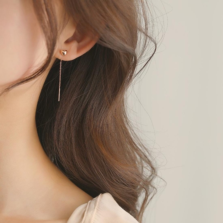 揺れるたび、やさしい輝きが耳元を彩るハートポイントピアス アクセサリー ピアス | maison de LATIR | 詳細画像4 