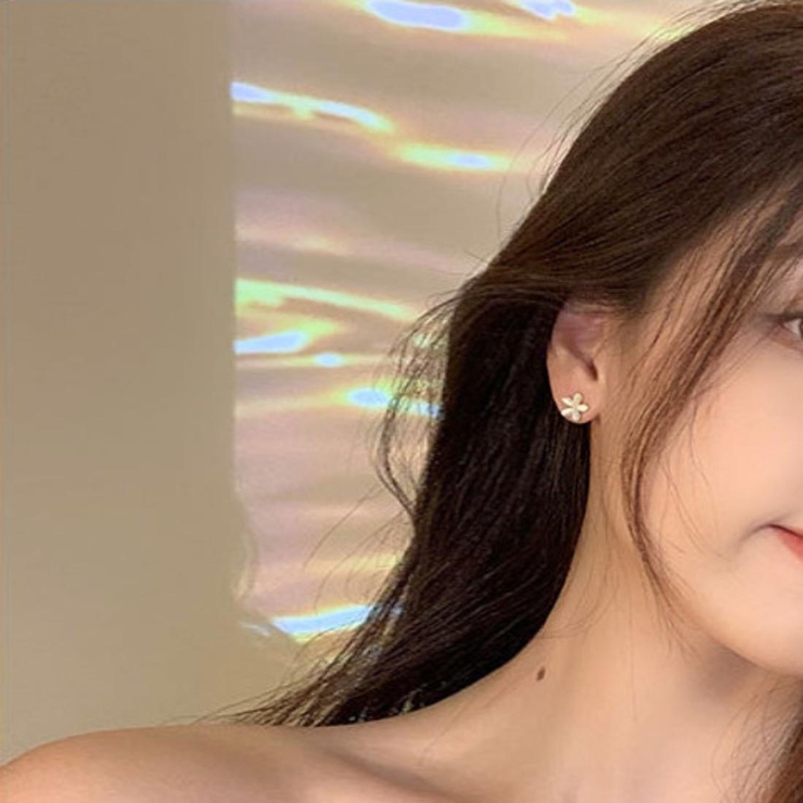 さりげなく華やかさをプラスフラワーパールライクピアス オフィス オフィスカジュア… | maison de LATIR | 詳細画像3 