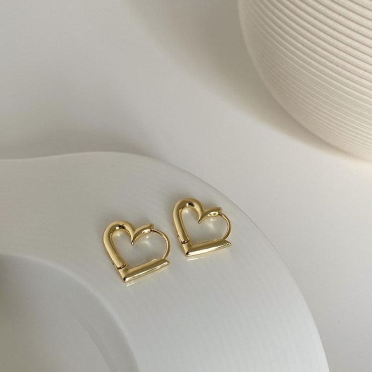 耳元にさりげない甘さを添える、ミニハートフープピアス アクセサリー 両耳セット | maison de LATIR | 詳細画像8 