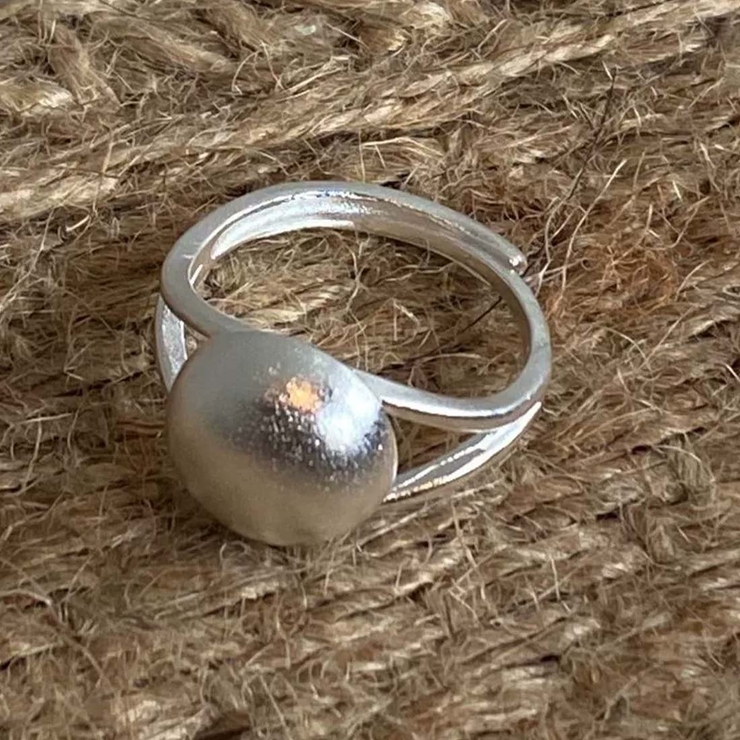 ラウンド | マットな質感が肌にやさしく映えるリング シルバー マット | maison de LATIR