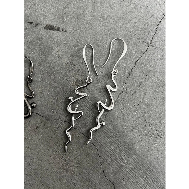 シルバー | ワンダリングモチーフピアス | EMODA