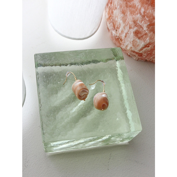 レッド | シェルモチーフピアス | Ungrid