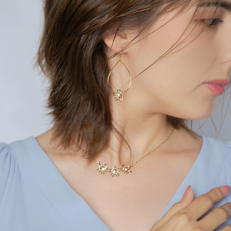 ネックレスK18花フラワーペンダントオフィスレディースメンズ銀貨ワンポイント小ぶりシンプル結婚式ゴールドシルバーブランドチェーンおしゃれプレゼント18金