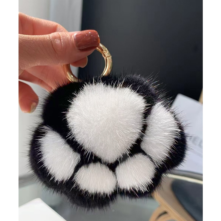 A02 | 足跡キーホルダー もこもこファーチャーム | SUNSHINE CLOSET