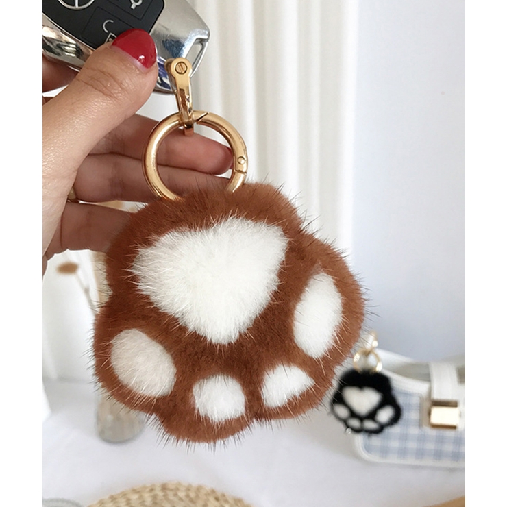 A06 | 足跡キーホルダー もこもこファーチャーム | SUNSHINE CLOSET