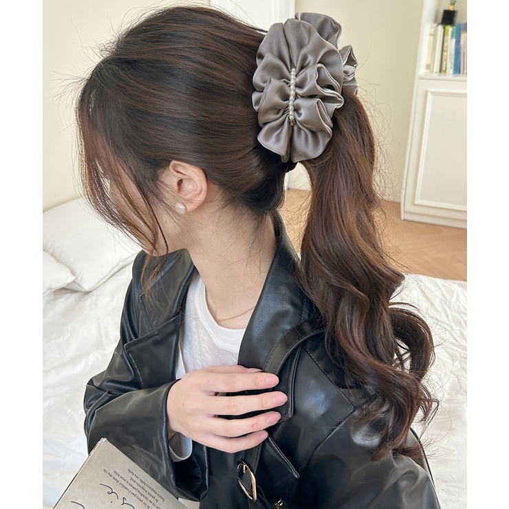 グレー | パールバナナクリップサテン風ヘアクリップ | Miniministore