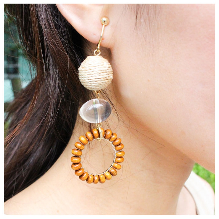 ストローボール×ウッドフープピアス・イヤリングアイボリーブラウンアクリルピアスイヤリングアクセサリーアクセカジュアルシンプルトレンド流行大人可愛いナチュラルパーティー春夏秋