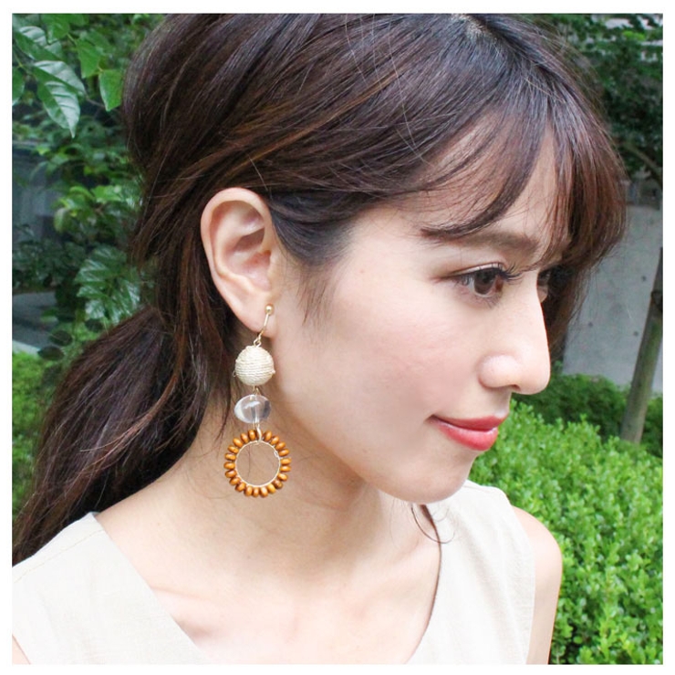 ストローボール×ウッドフープピアス・イヤリングアイボリーブラウンアクリルピアスイヤリングアクセサリーアクセカジュアルシンプルトレンド流行大人可愛いナチュラルパーティー春夏秋