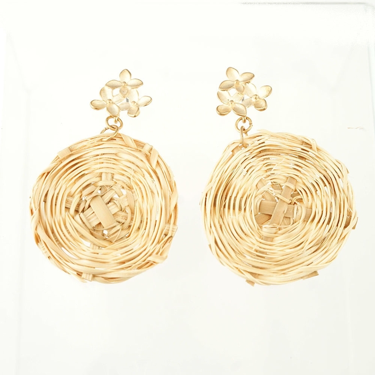 マットゴールド | フラワー＆ラタンピアス | monamona