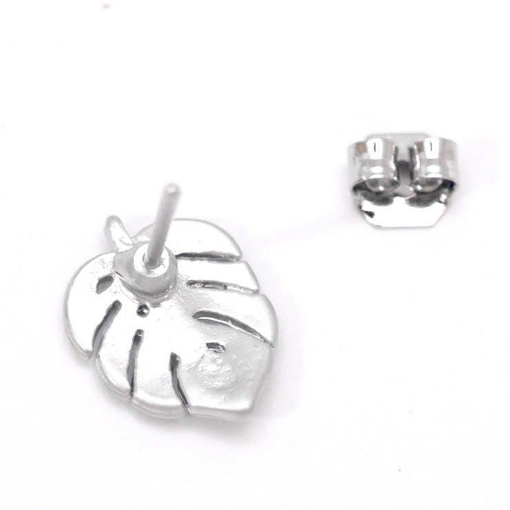 リーフモチーフピアス 小ぶり シンプル 観葉植物 モンステラ 華奢 大人 | monamona | 詳細画像2 