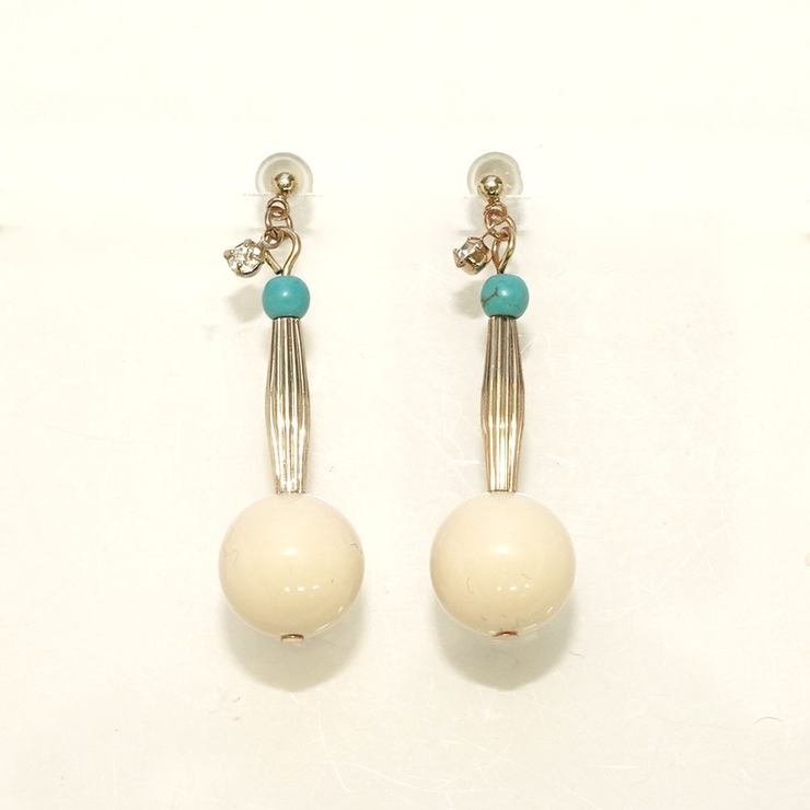 アイボリー | アクリル玉下がりピアス   | monamona