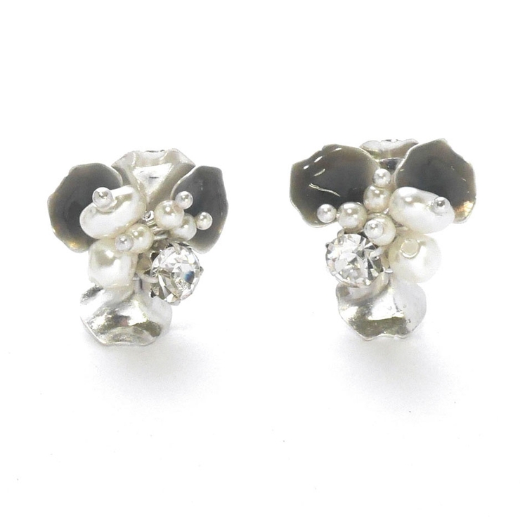 シルバー | メタルフラワー パールビジュー チタンピアス | monamona