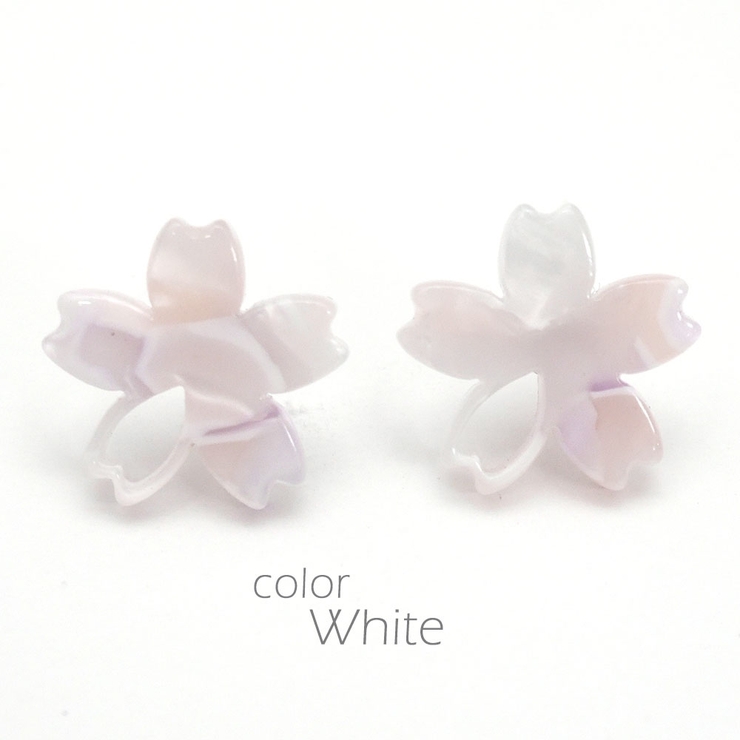 ホワイト | サクラモチーフピアス 樹脂ポスト金属アレルギー花フラワーカジュアルかわいい華奢 … | monamona