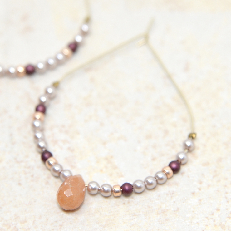 オレンジ | ドロップ型パール＆ビーズ涙下がりピアス | monamona