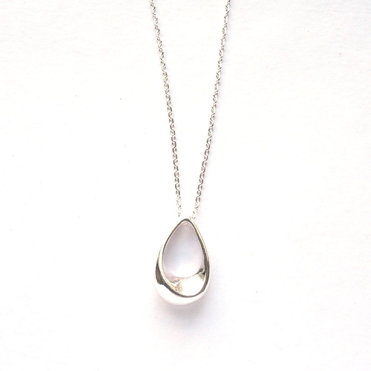 シルバー | なみだ型トップロングチェーンネックレス | monamona