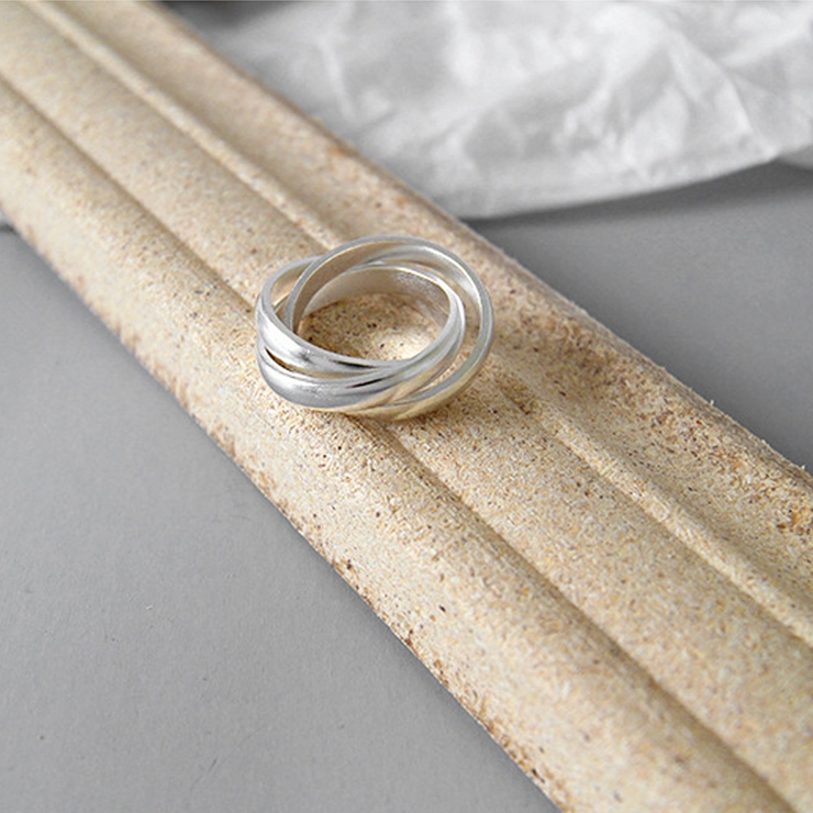 シルバー 990 3連リング ジュエリークロス付き シルバーリング 指輪 品番 Myaw M Y A マイア のレディースファッション通販 Shoplist ショップリスト