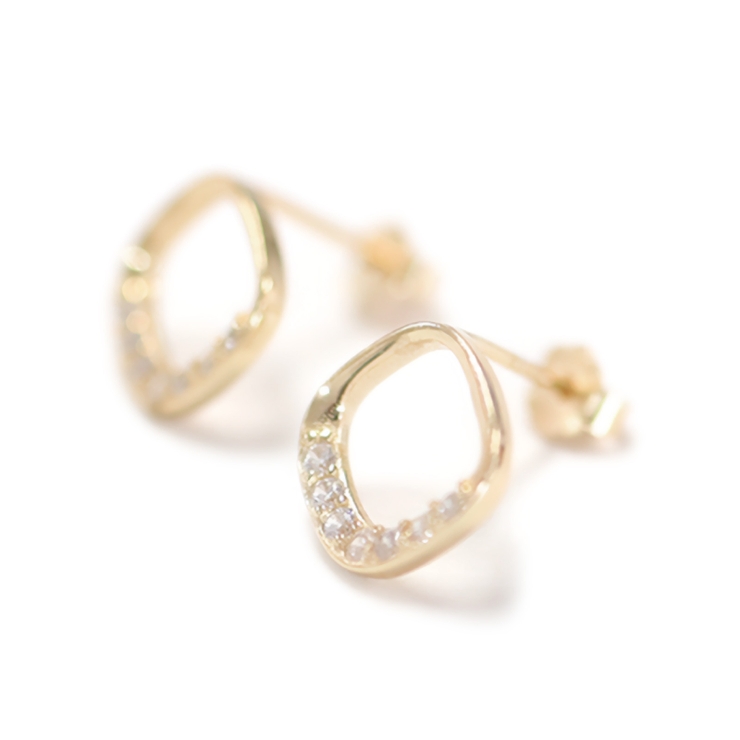 シャンパンゴールド | ピアス 金属アレルギー対応 つけっぱなし 小ぶり シンプル 18k シルバー | Noelmarket