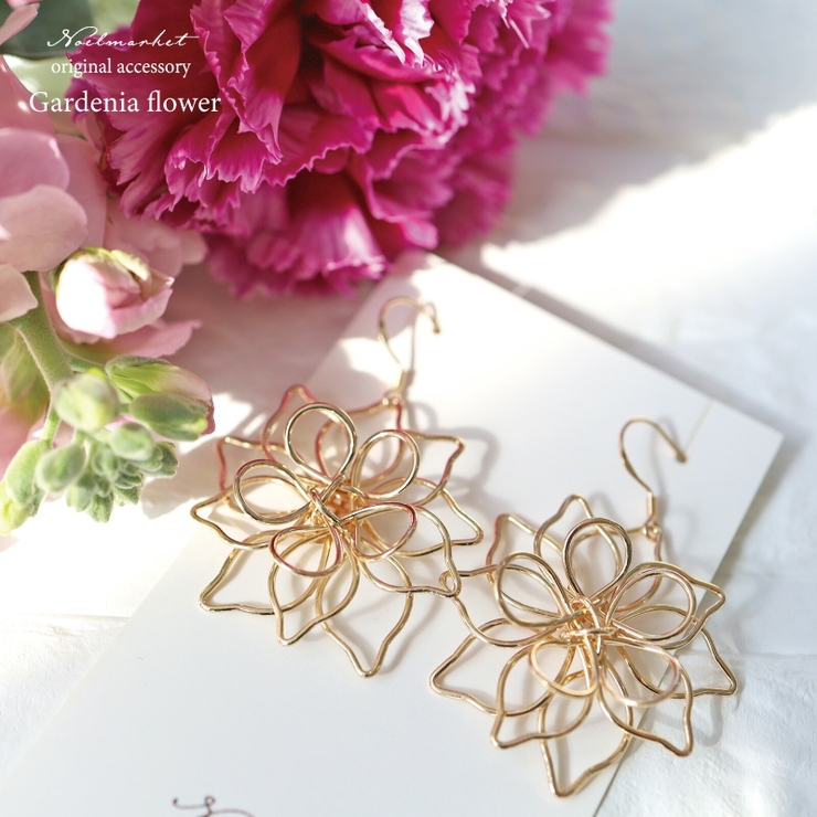 ハンドメイド 花デザイン ピアス 青い花のピアス | iichi 日々の暮らしを心地よくする