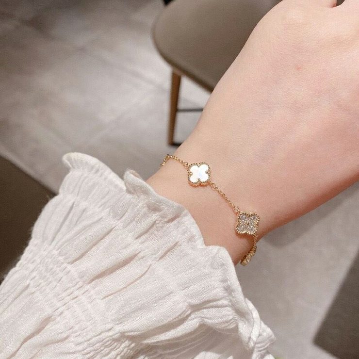 クローバーデザインブレスレット アクセント ゴールド[品番