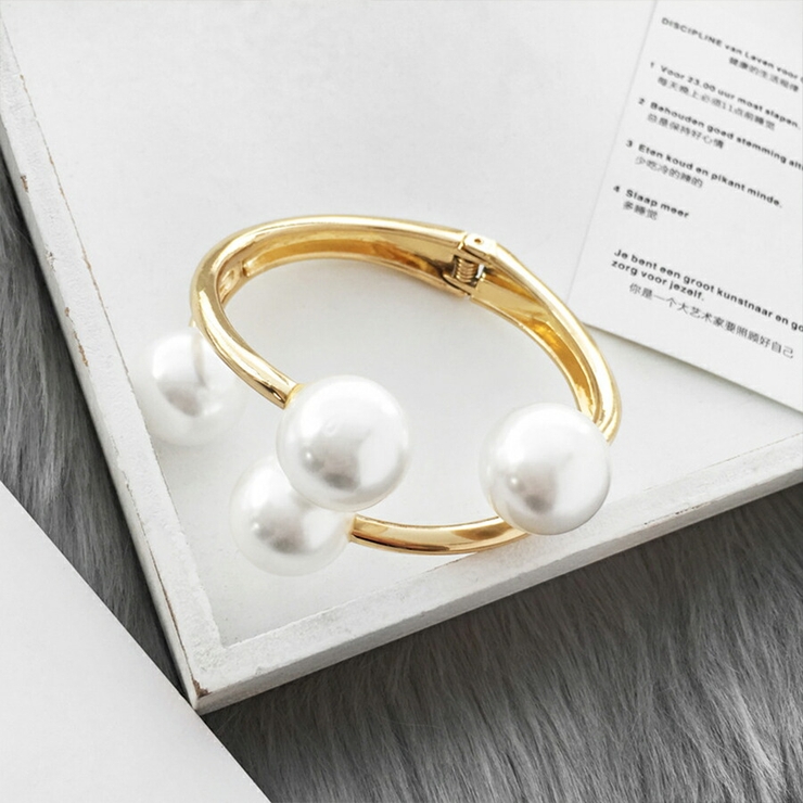 新品　パール　ブレスレット　バングル♡ パールブレスレット | アクセサリー,ブレスレット・バングル