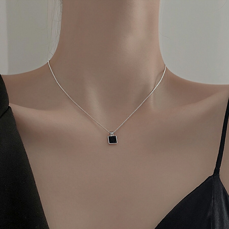 スクエアペンダントネックレス ブラック おしゃれ[品番：XL000002454