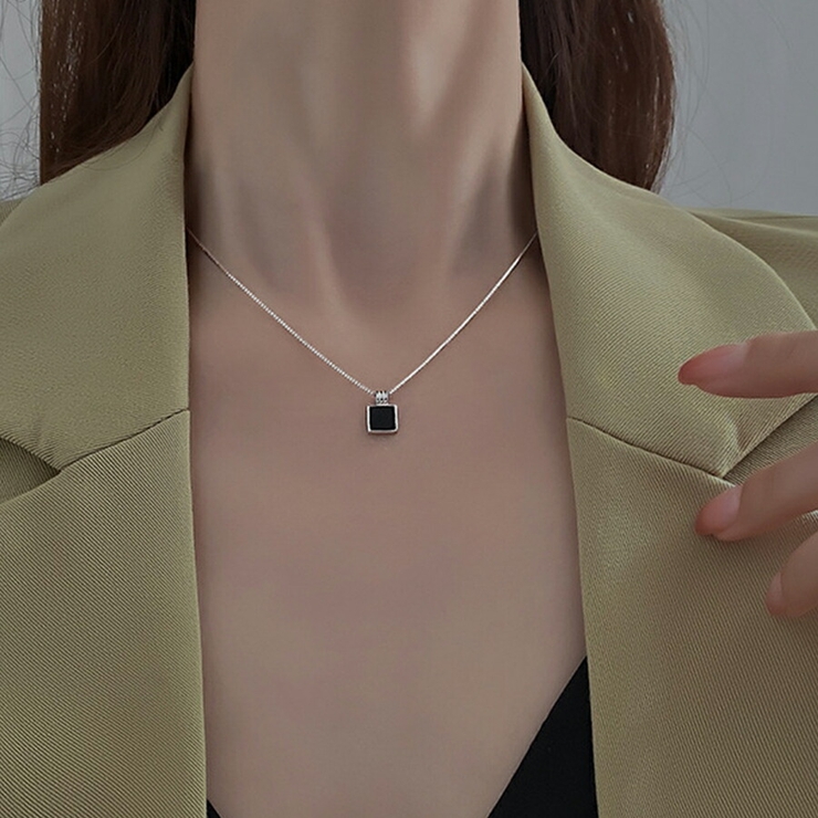 スクエアペンダントネックレス ブラック おしゃれ[品番：XL000002454