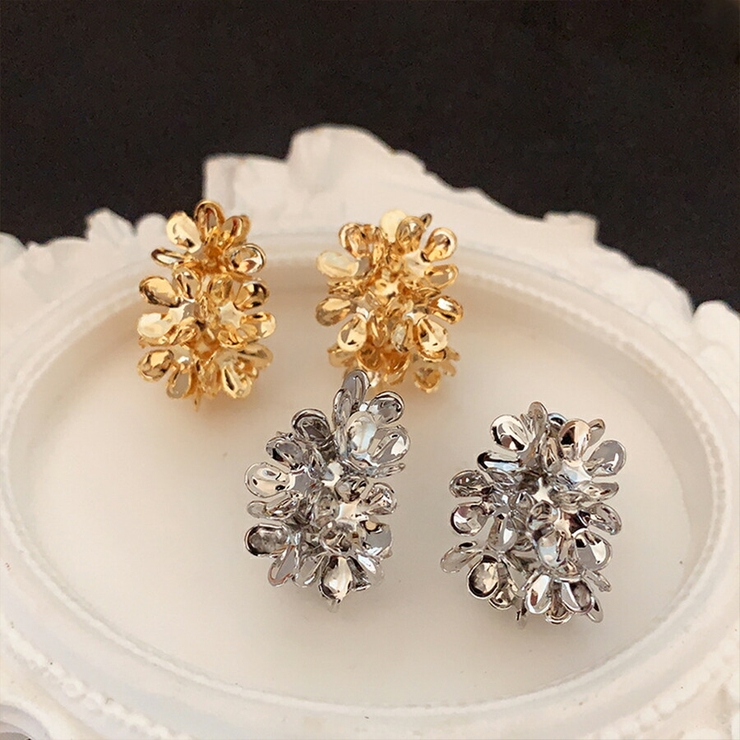 シシジョイア　フラワーピアス　ライトブラウン 金木犀モチーフオレンジカラーフラワーピアス レディース小ぶり