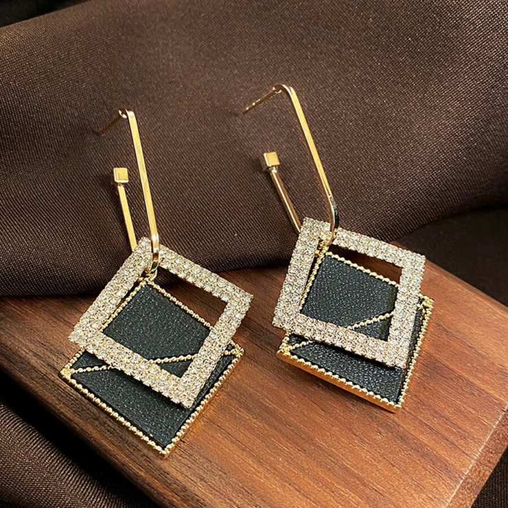 スクエアピアス ゴールド 存在感抜群[品番：XL000002600