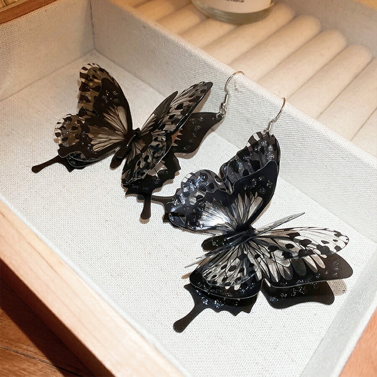 大ぶりブラックバタフライピアス 存在感抜群 イベント[品番