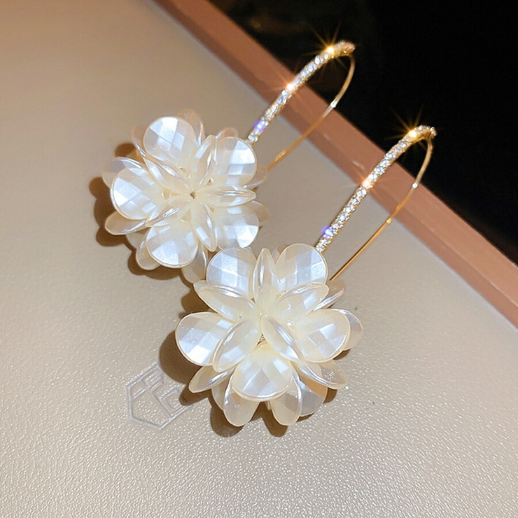 Swarovski フラワーデザイン フリンジ ロングピアス Swarovski フラワーデザイン フリンジ ロングピアス