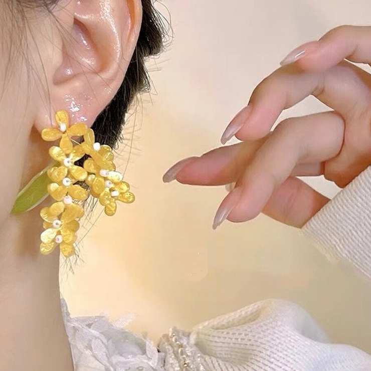 フラワーデザインピアス キンモクセイ 存在感抜群[品番 フラワーデザインピアス キンモクセイ 存在感抜群[品番