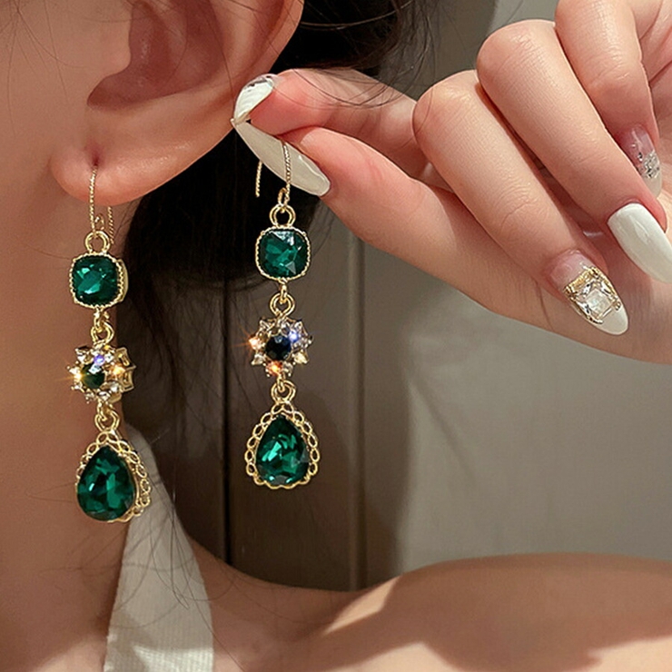 グリーン | ラインストーン水滴形ピアス グリーン 存在感抜群 | SLENDER