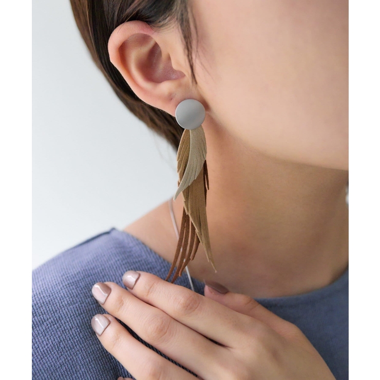 ear PAPILLONNER】グラデフェザー風ピアス[品番：PALW0006342