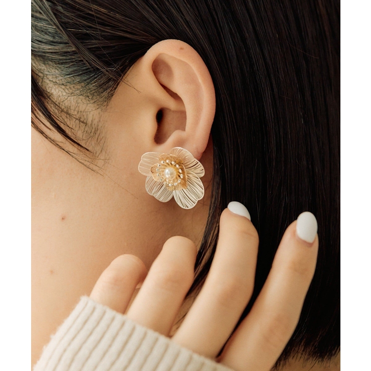 SV×GD | 【ear PAPILLONNER】透かしパールフラワーピアス | PAL GROUP OUTLET