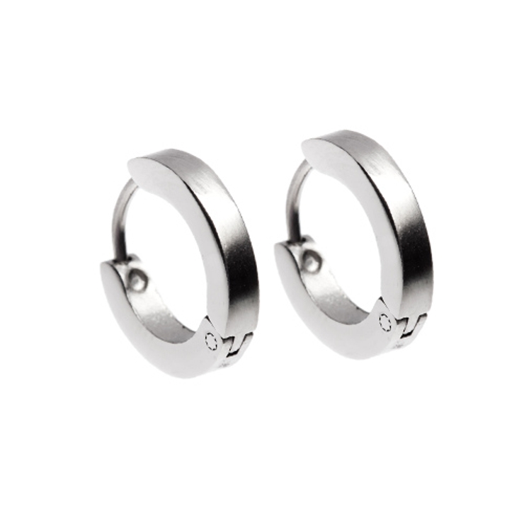 シンプルシルバーのちびフープピアス輝きすぎないマットな色味がいい | アクセサリーショップPIENA | 詳細画像1