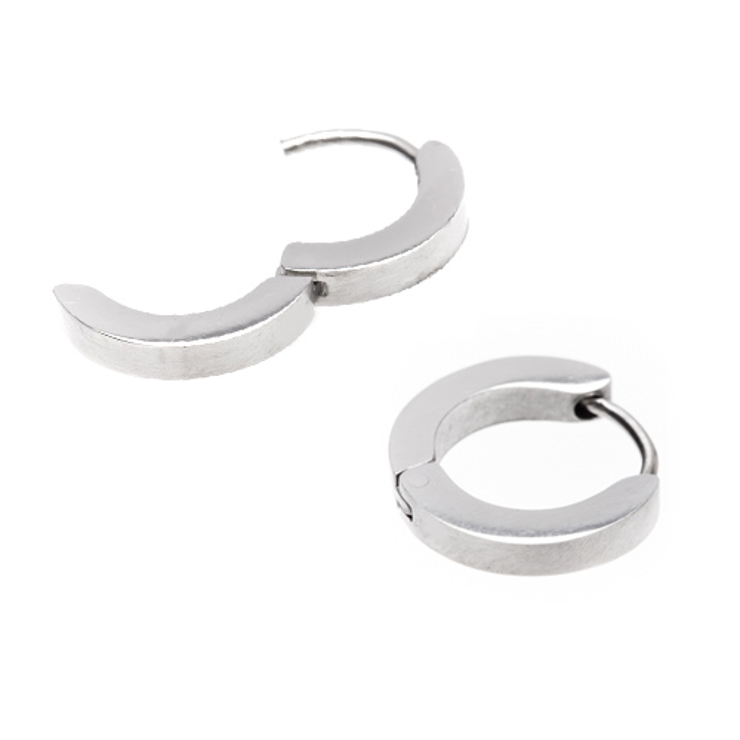 シンプルシルバーのちびフープピアス輝きすぎないマットな色味がいい | アクセサリーショップPIENA | 詳細画像2