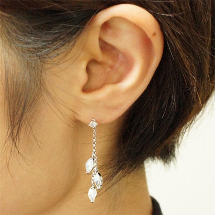リーフモチーフピアス キュービックジルコニア３粒が耳元でキラキラ揺れるぶら下がり… | アクセサリーショップPIENA | 詳細画像3 
