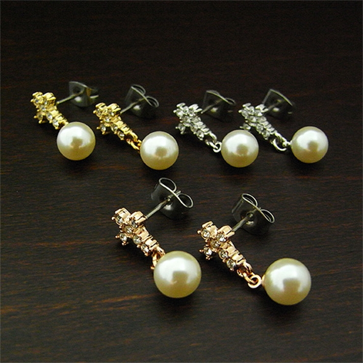 ラインストーンクロスとパールのピアス チタンポスト 国産 | アクセサリーショップPIENA | 詳細画像2 