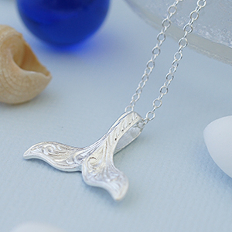 マリンアクセの人気アイテム クジラの尻尾モチーフネックレス[品番