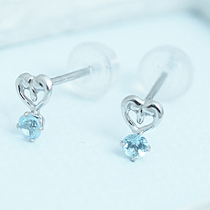 10金ホワイトゴールドのオープンハートモチーフに天然石ブルートパーズが輝くピアス… | アクセサリーショップPIENA | 詳細画像4 