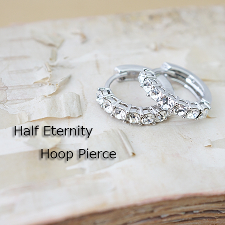 ラインストーンが輝く ハーフエタニティフープピアス直径14 0ミリ（外径） | アクセサリーショップPIENA | 詳細画像1 