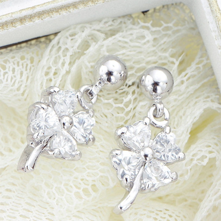 スタッドピアス キュービックジルコニア 4つのハートカットジルコニア | アクセサリーショップPIENA | 詳細画像1 