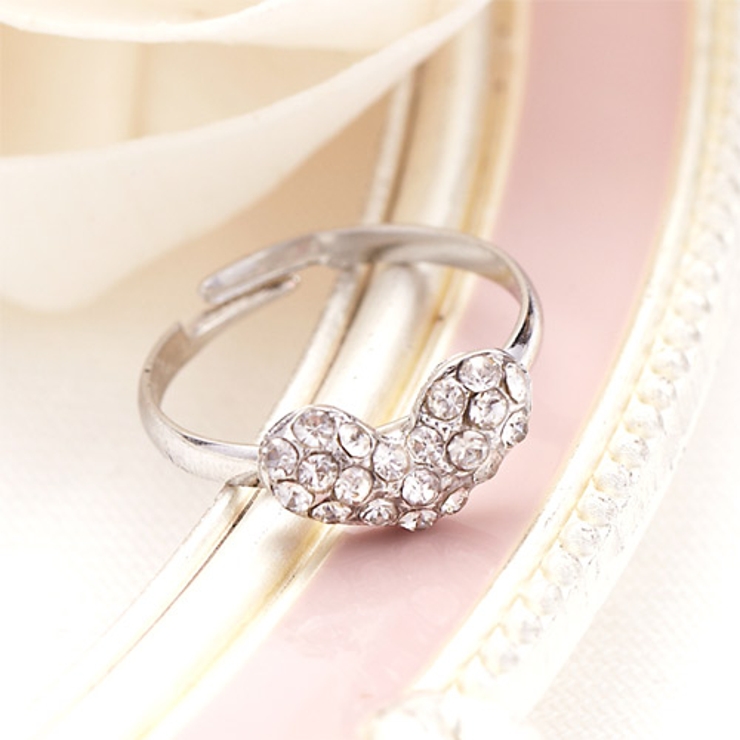 横長ハートがキュートなフリーサイズの指輪 ラインストーンがちりばめられたハートモ… | アクセサリーショップPIENA | 詳細画像1 