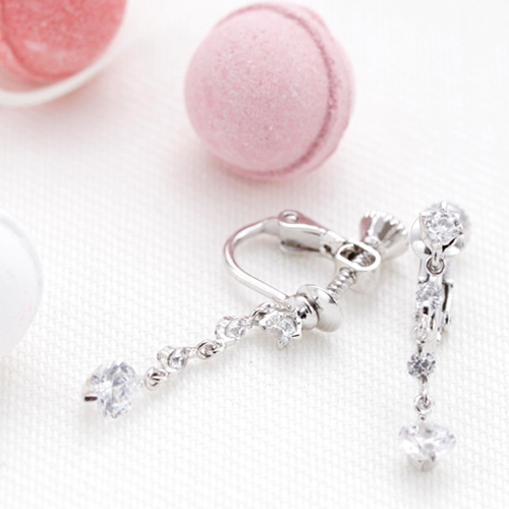 小粒ジルコニアの下で3粒揺れるフリンジイヤリング 3連 3粒 | アクセサリーショップPIENA | 詳細画像1 