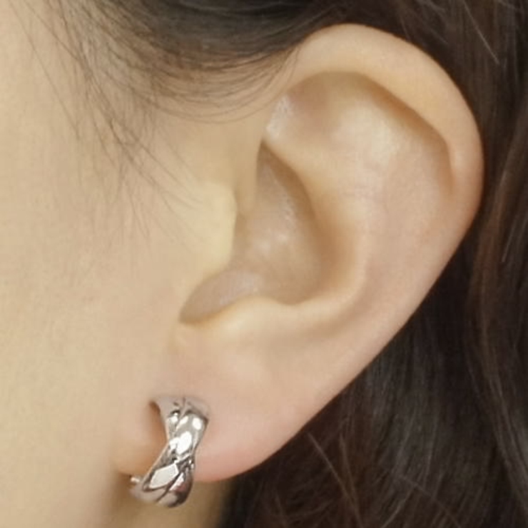 X交差ラインのハーフリングイヤリング エレガントなC型デザイン 甲丸タイプ | アクセサリーショップPIENA | 詳細画像3 