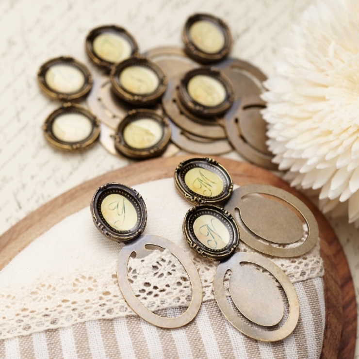 アンティークなデザインのイニシャルブックマーカー 絵画のようなオーバルフレーム … | アクセサリーショップPIENA | 詳細画像1 