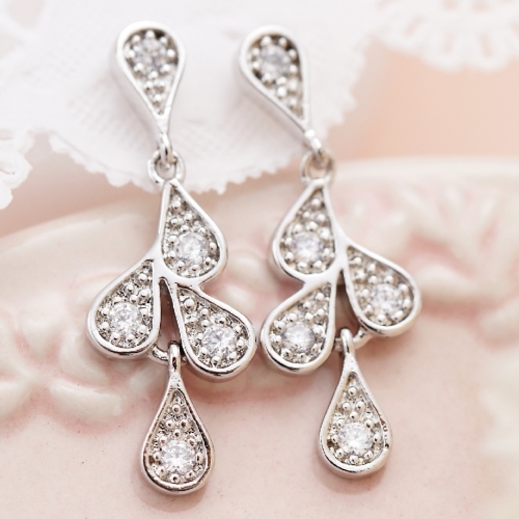 チタン製ポスト 低アレルギー ティアドロップモチーフのスタッドピアス | アクセサリーショップPIENA | 詳細画像1 