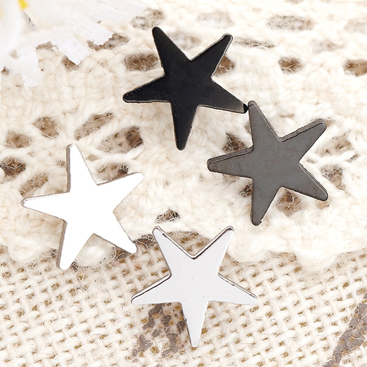 シンプルなスターモチーフスタッドピアス サージカルステンレス製 星 | アクセサリーショップPIENA | 詳細画像1 