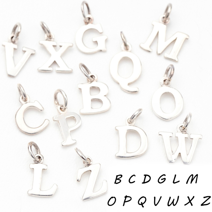 ペンダントトップ イニシャル シンプル | アクセサリーショップPIENA | 詳細画像1 