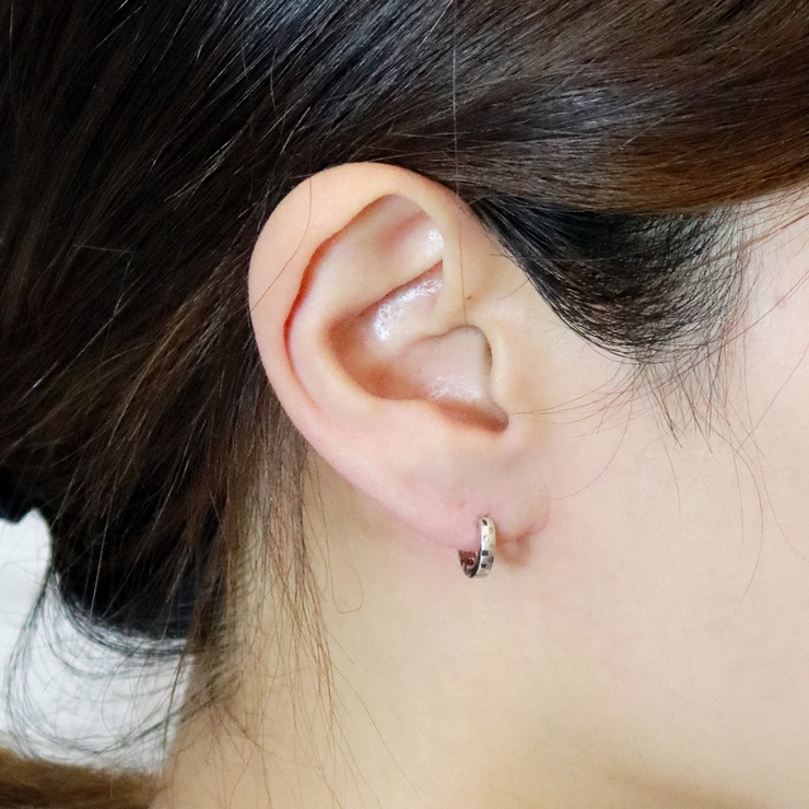 2mm幅 市松模様ミニフープピアス ニッケルフリー 品番 Pena アクセサリーショップpiena アクセサリーショップピエナ のレディースファッション通販 Shoplist ショップリスト